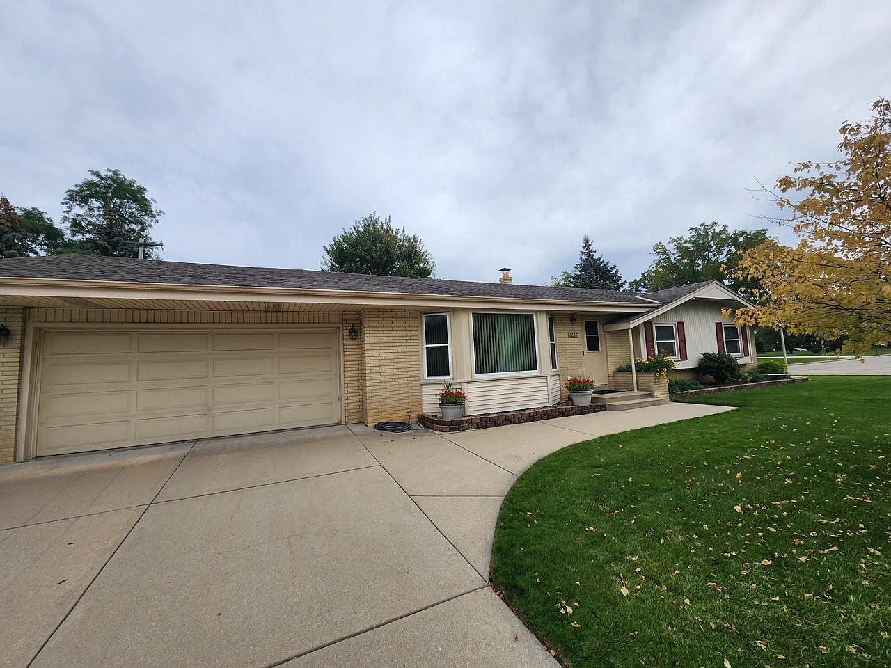 1235 Spring Valley DRIVE, Racine, WI 53405 | Zillow
