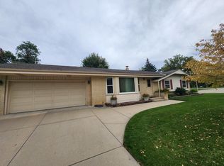1235 Spring Valley Dr, Racine, WI 53405