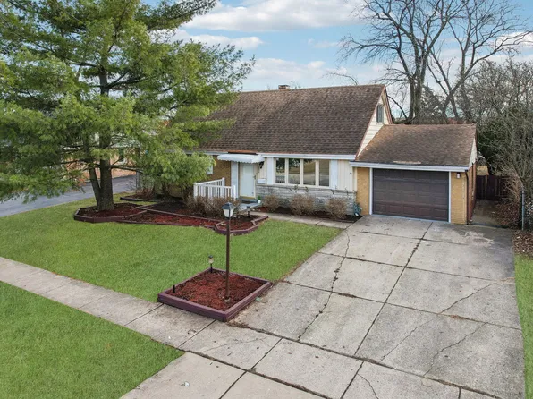6853 Olympic Dr, Bridgeview, IL 60455