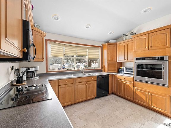 4th image of 72 Boxwood Cir