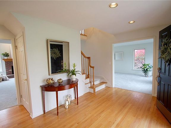 3rd image of 29 Wild Berry Ln