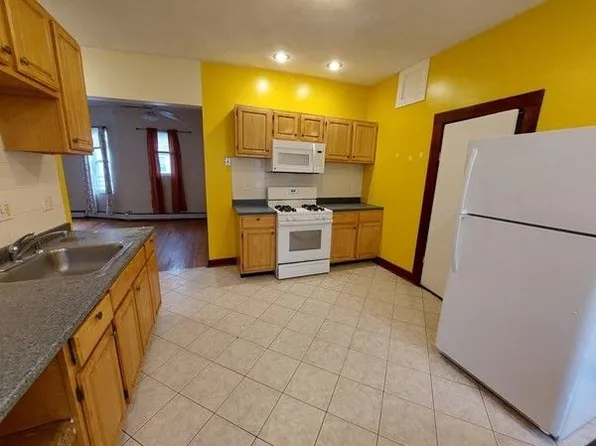 41 Wildwood St APT 2, Dorchester Center, MA 02124