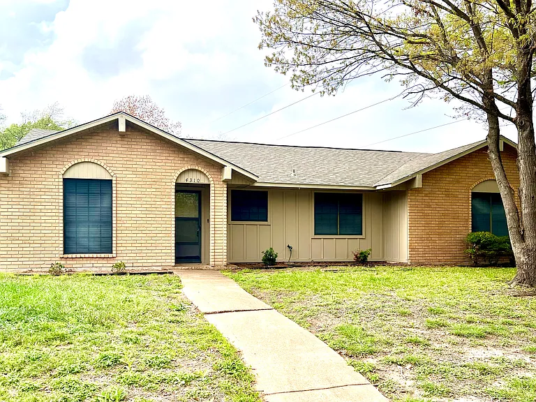 4310 Buckskin Trl — Photo 2