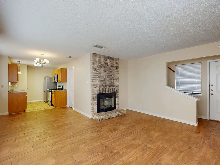 2211 Hilltop Loop — Photo 13