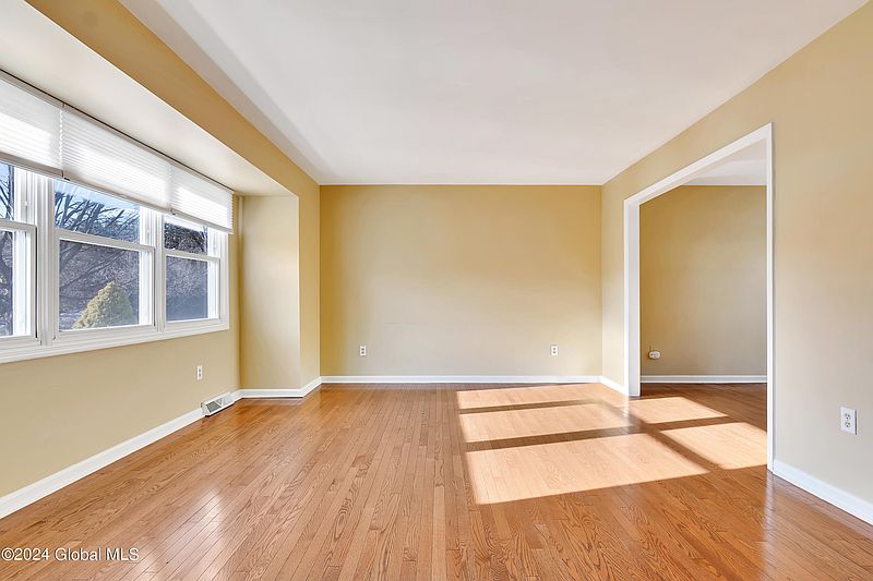 4th image of 87 Longmeadow Drive