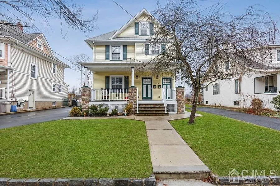 208 Columbia St photo 1