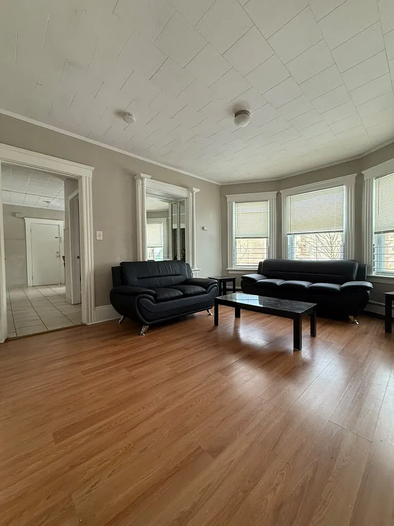 4 bed, 1193 sqft, $3,000 — Photo 2