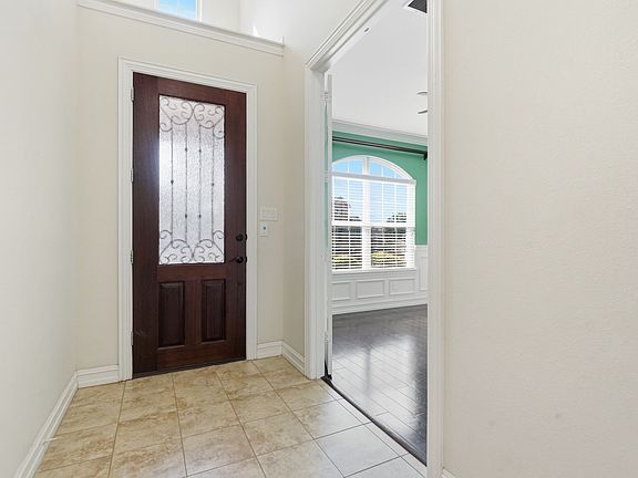 3rd image of 2803 Waverley Dr