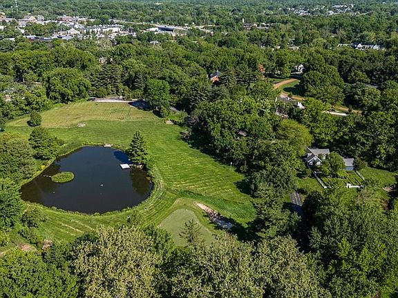 2nd image of 2021 S Warson Rd