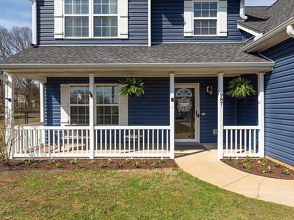 3rd image of 987 Echo Ridge Dr