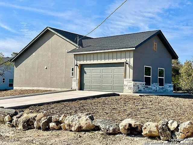 3 bed, 2.5 bath, 1800 sqft, $2,500 — Photo 2