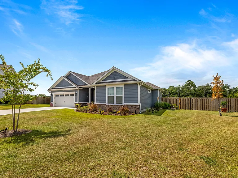 98 Springdale Dr — Photo 2