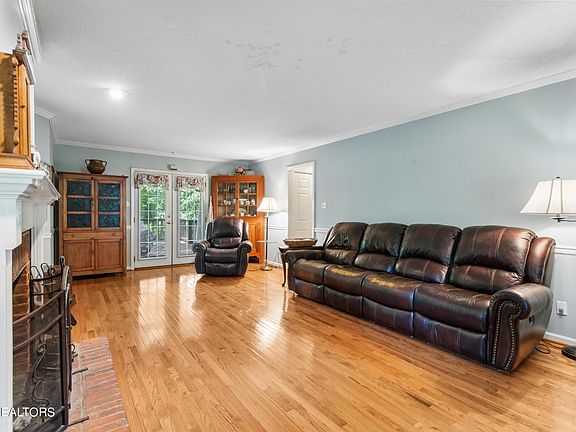5th image of 6925 Lark Ln
