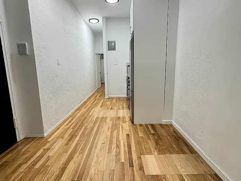 321 E 25th St #1B — Photo 10