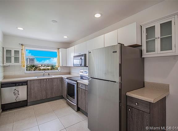 4th image of 1900 Meridian Ave APT 502