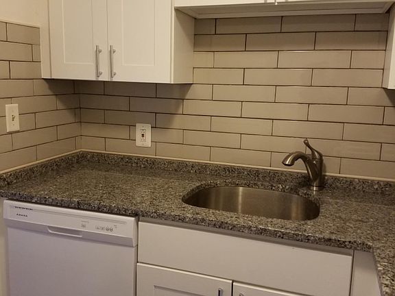 3rd image of 524 Putnam Ave #15B