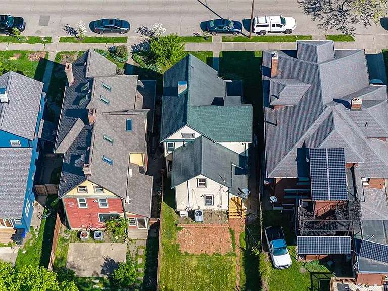 320 Park Dr — Photo 43