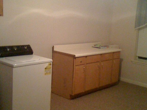 laundry room (can be easily converted to 5th bedroom)