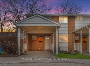 125 Limeridge Rd W #8, Hamilton, ON L9C 2V3