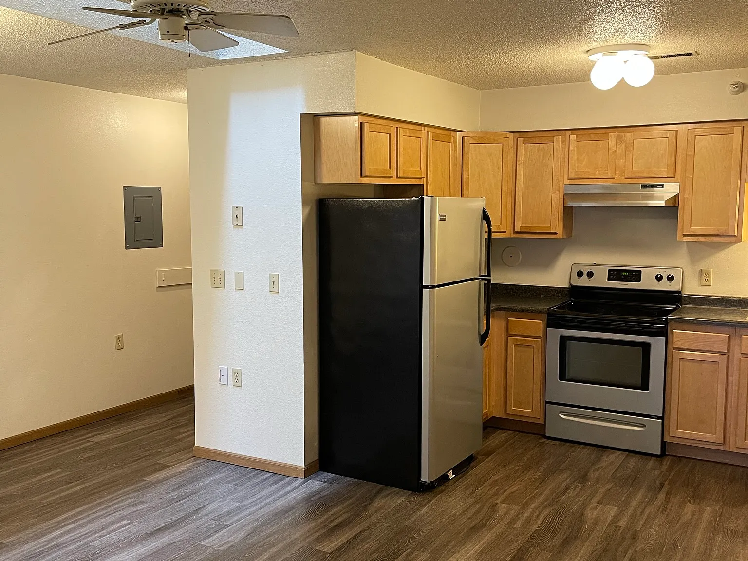 2 bed, $1,659 — Photo 2