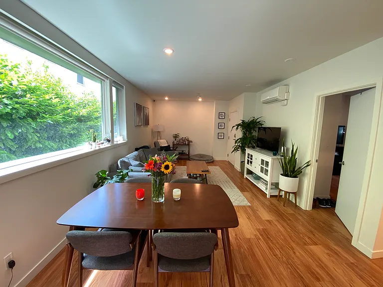 2351 Franklin Ave E #101 — Photo 13