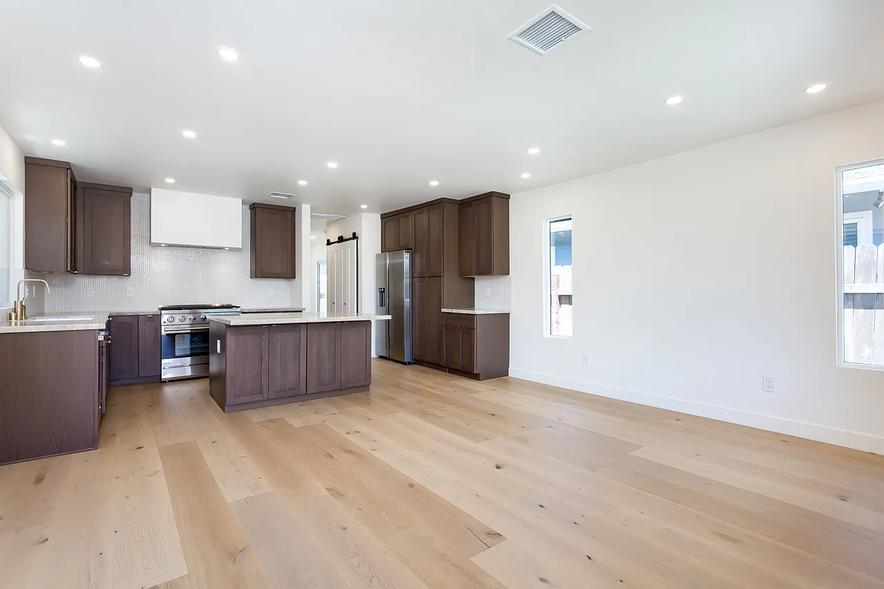 2 bed, 930 sqft, $3,895 — Photo 2