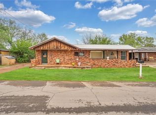 207 E Pine Ave, Sayre, OK 73662
