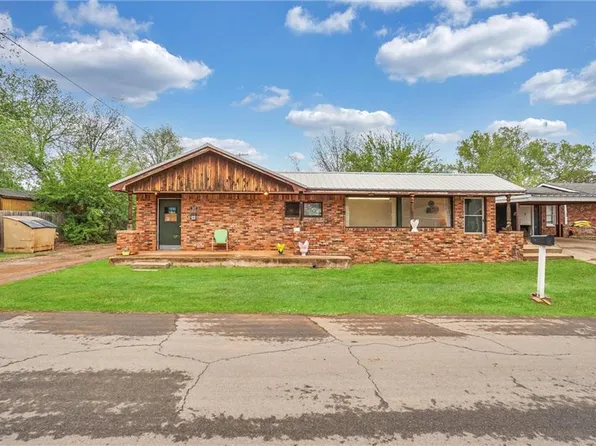 207 E Pine Ave, Sayre, OK 73662