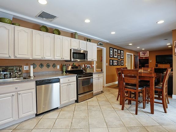 5th image of 3236 Nutly Cir