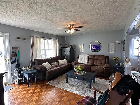 4th image of 61 Windy Hill Ln