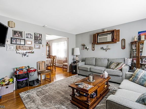 3rd image of 512 Voorhees Ave