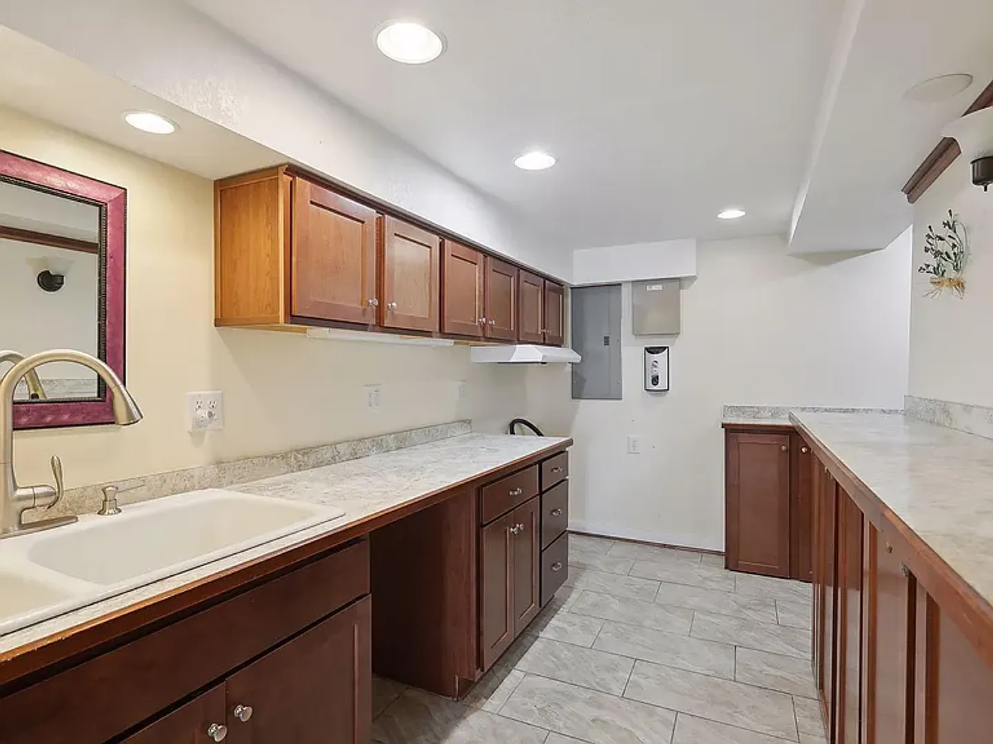 Updated 3 Bed | 1 Bath Duplex W/ Private Fenced Yard & Laundry — Photo 4