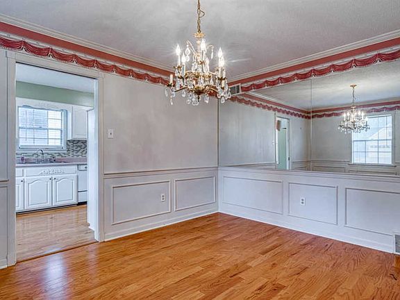5th image of 3754 Shady Hollow Ln