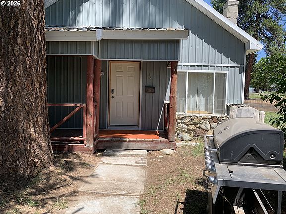 2nd image of 382 Ash St