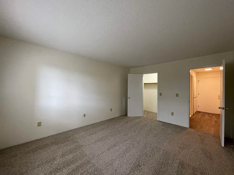 379 Huse Rd #8 — Photo 31