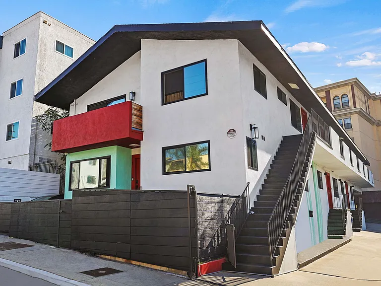 830 Bartlett St — Photo 4
