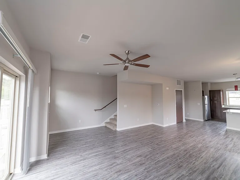 Mammoth Springs Apartments & Townhomes — Photo 105