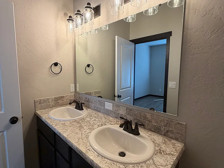 5810 Midland Ln — Photo 16