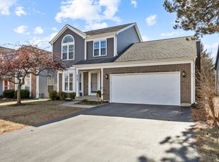 6151 Golfview Dr, Gurnee, IL 60031