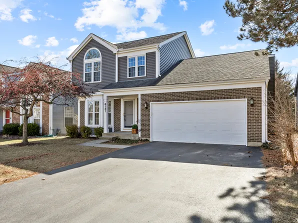 6151 Golfview Dr, Gurnee, IL 60031