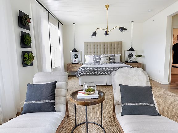 Owner s suite with natural light