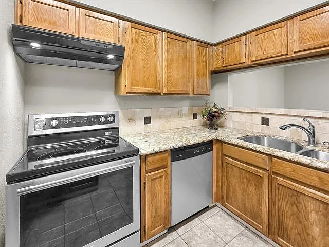 1620 Wellington Pl #303 — Photo 8