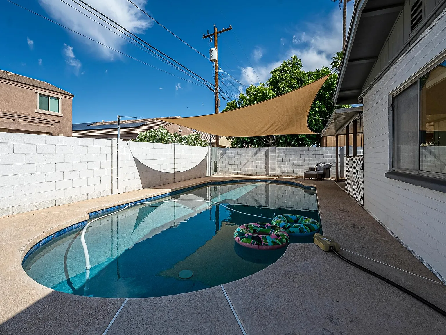 1616 N Markdale — Photo 2