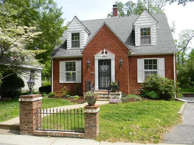 322 Spring St photo 1