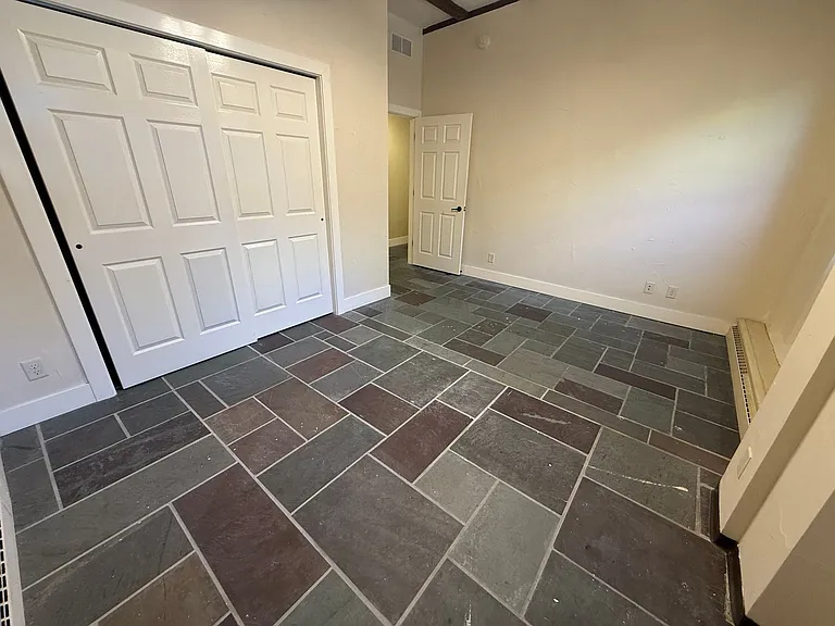Cass Street Apartments — Photo 29
