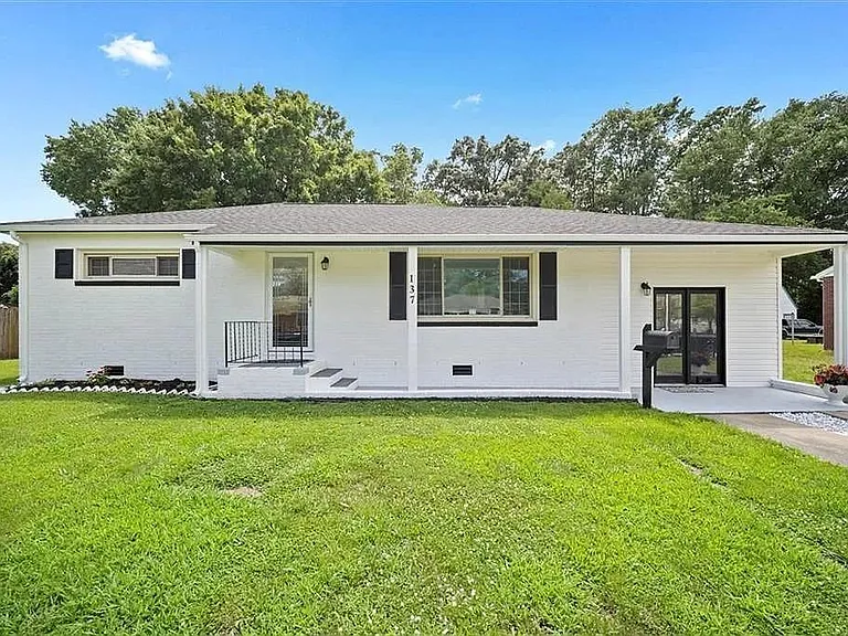 137 Woods Rd — Photo 3