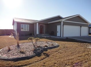 4925 Hitchcock Dr, Bismarck, ND 58503