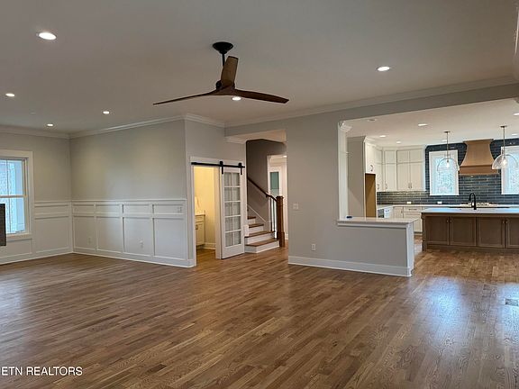 3rd image of 2397 W Port Dr