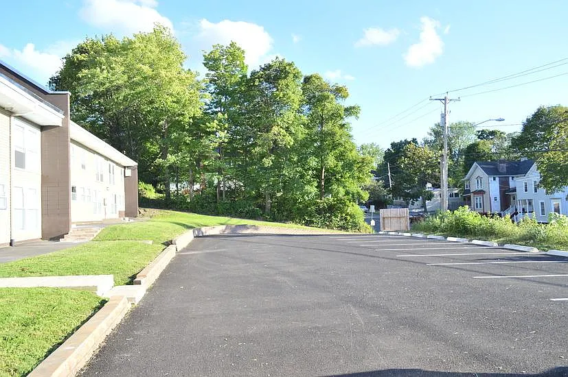 2 bed, $1,600 — Photo 2