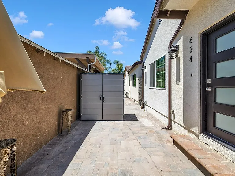 634 E Valencia Ave — Photo 1